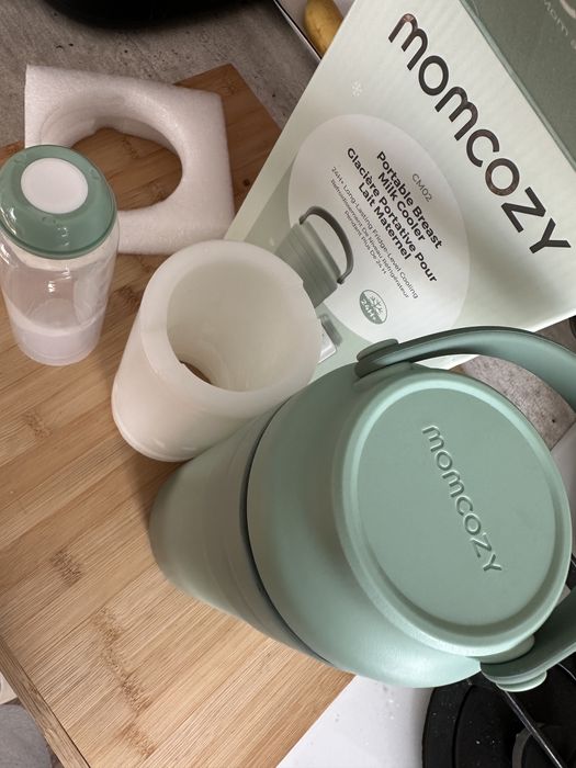Momcozy przenośna chłodziarka do mleka