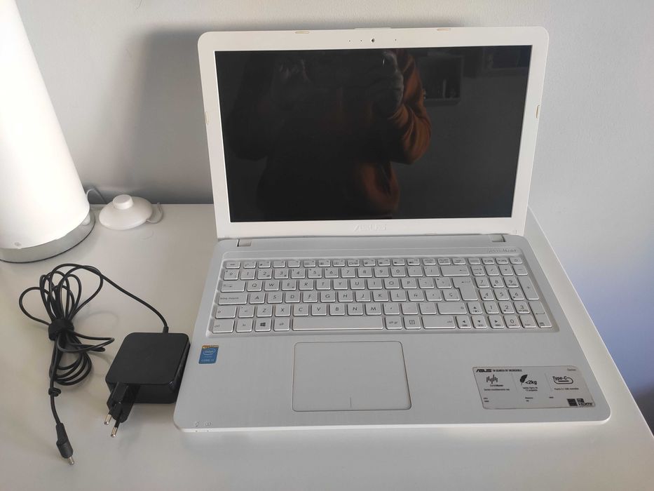 Portátil ASUS F540LA