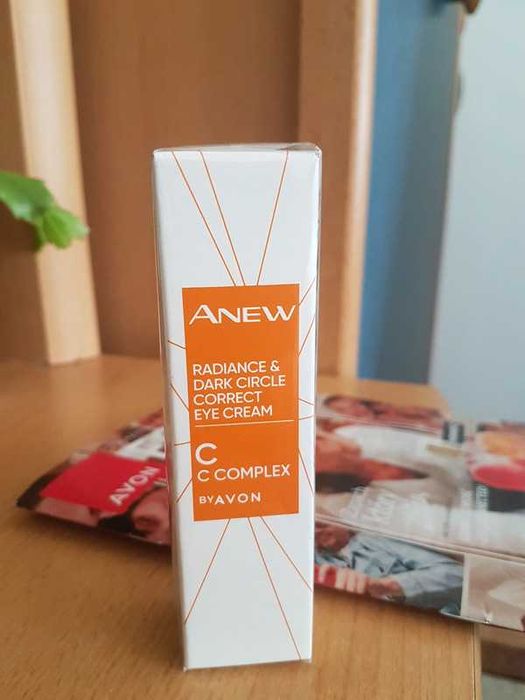 Rozświetlający krem pod oczy Complex C Avon prezent szybka wysyłka
