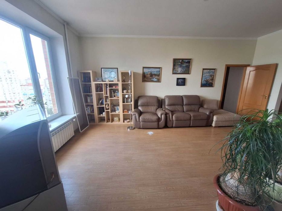 Продам 3-кімнатну квартиру по вул. Срібнокільскій 14-А, Позняки.