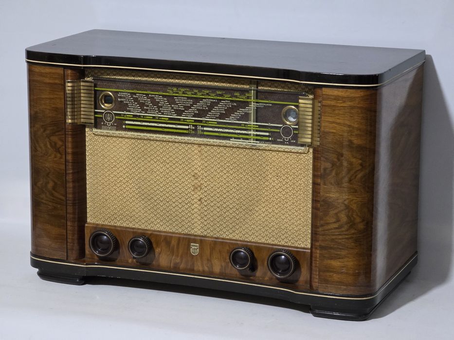 Rádio antigo reparado Philips