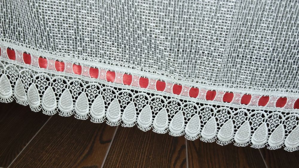 Krótka firanka z gipiurą 67 cm x 150