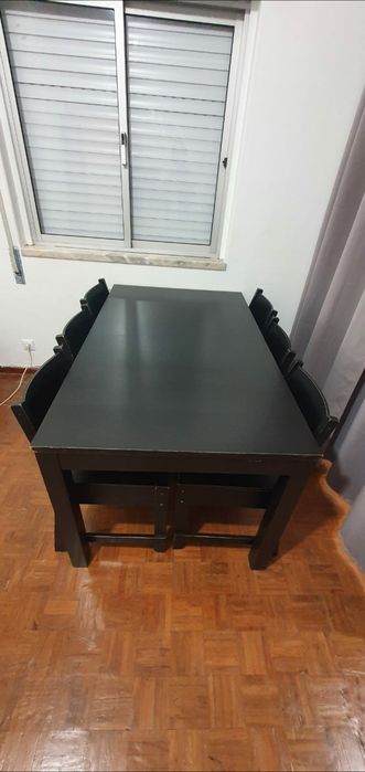 Mesa em Madeira  extensível (2,20m total)com 6 cadeiras