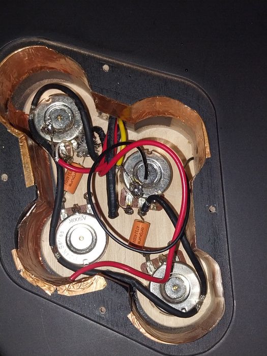 Les Paul Harley Benton MUITO modificada a nível da electrónica e não só!