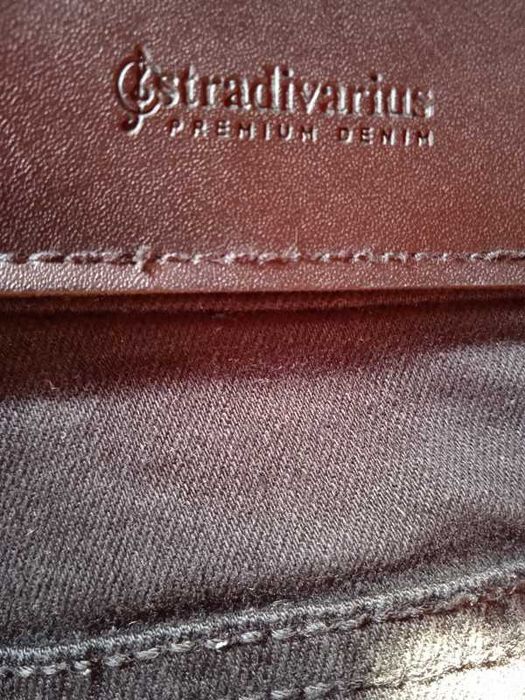 Czarne spodnie cargo stradivarius