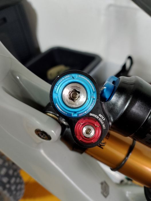 Fox X2 230/65 YT capra damper