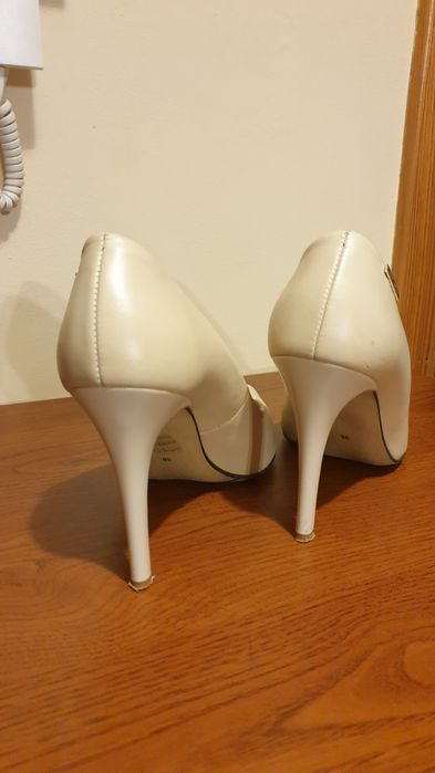 Buty szpilki beżowe