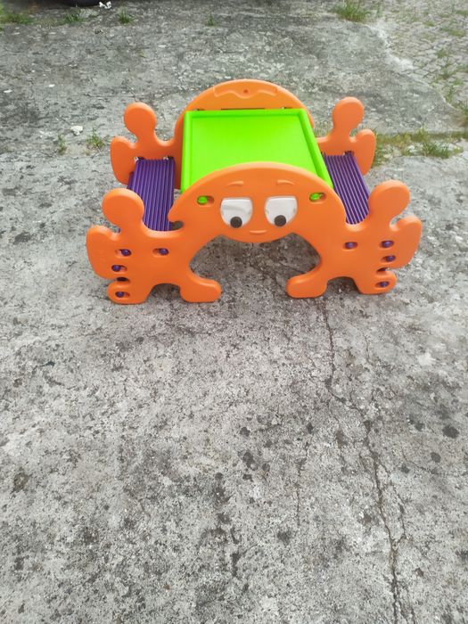 Mesa/Baloiço de criança