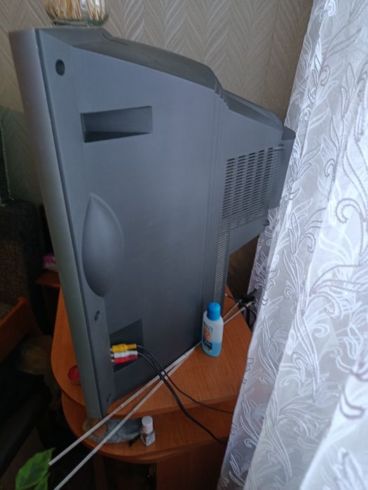 Телевизор LG 70 диагональ возможно с приставкой Т2