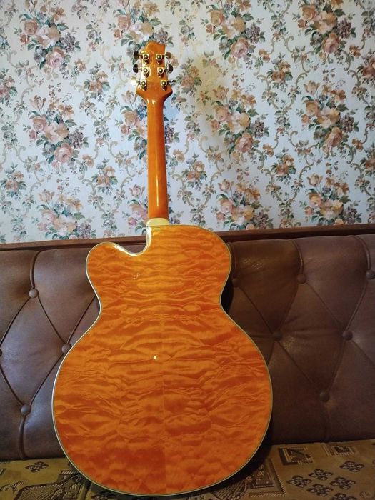 Гарна і якісна напівакустична джазова банка Greg Bennett La Salle JZ4