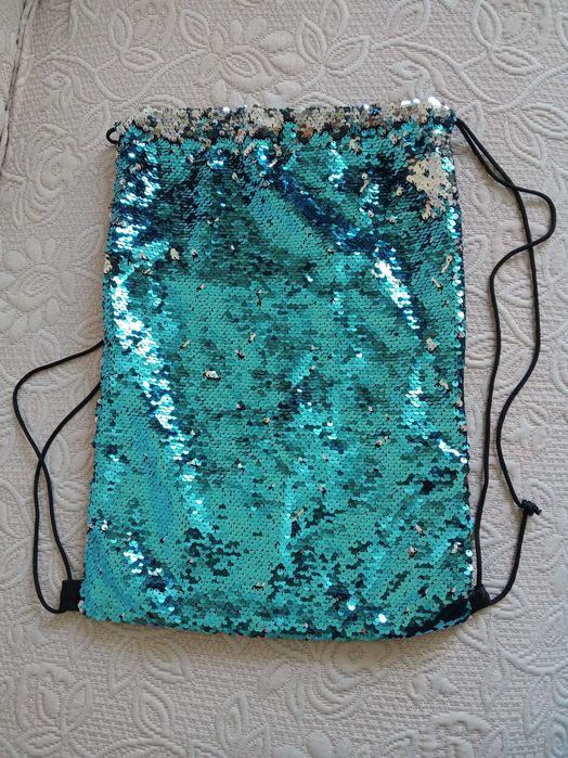 Worek z niebiesko srebrnych cekinów