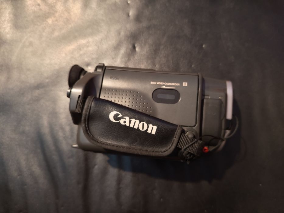 Câmera de filmar Canon UC-V300 + acessórios