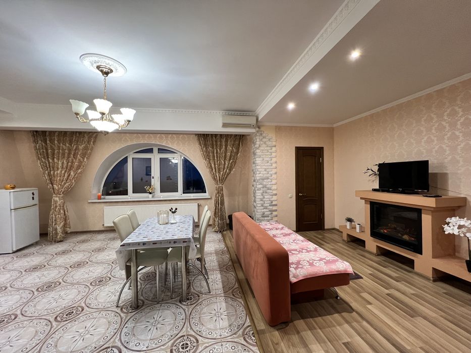 Здам подобово 2 кімнатну квартиру студія з видом на Дніпро та місто