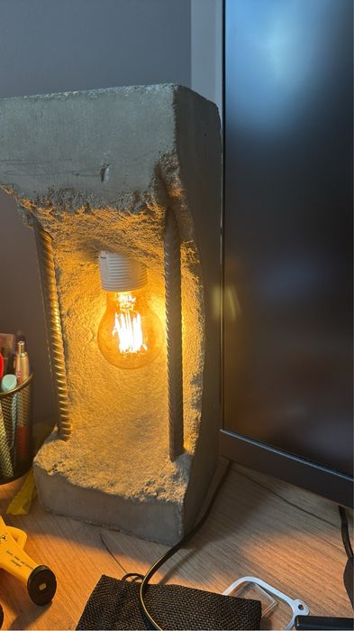 Lampa betonowa typ loft
