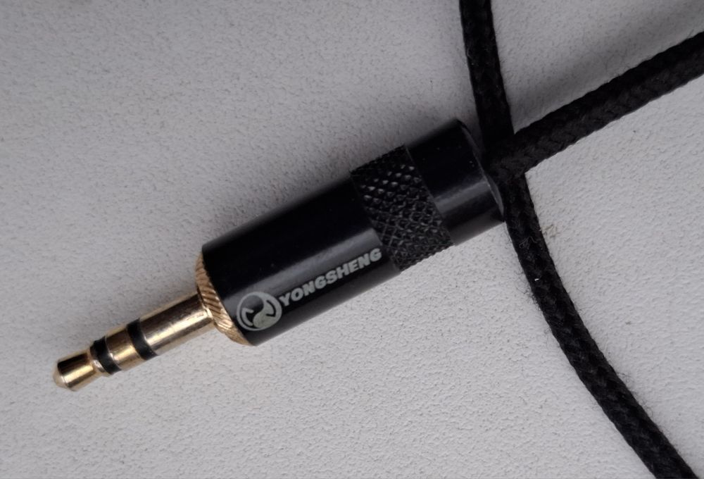 Навушники Razer Kraken Green
Оригінал, в доброму стані. Є тріщи