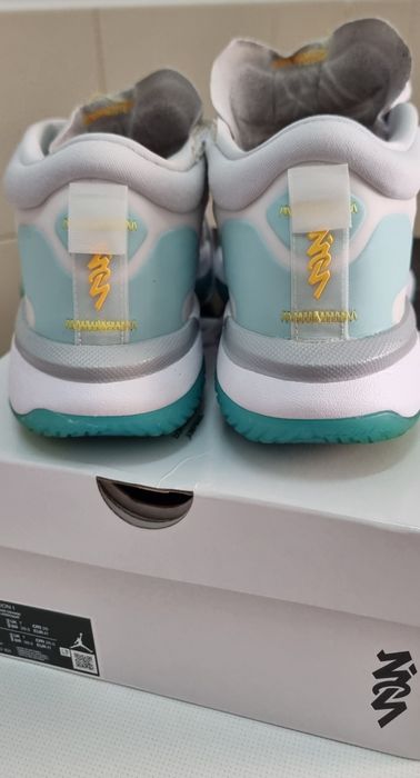 Nike Jordan Zion Basquetebol