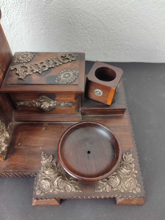 Caixa em madeira e prata