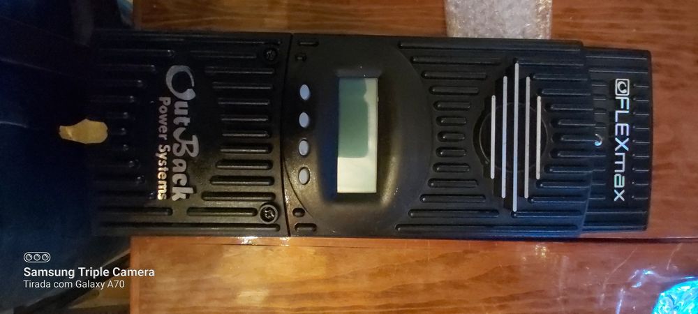 Regulador de painéis solares OUTBACK flex max