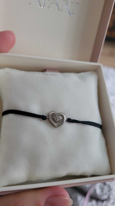 Srebrna bransoletka serduszko apart na sznurku