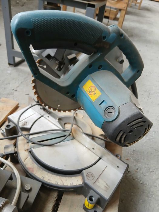 Пила торцова з протяжкою Makita LC1018L  Б/в