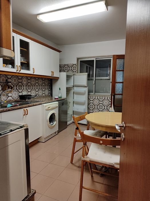 Apartamento T1, metro Ameixoeira disponível para Setembro
