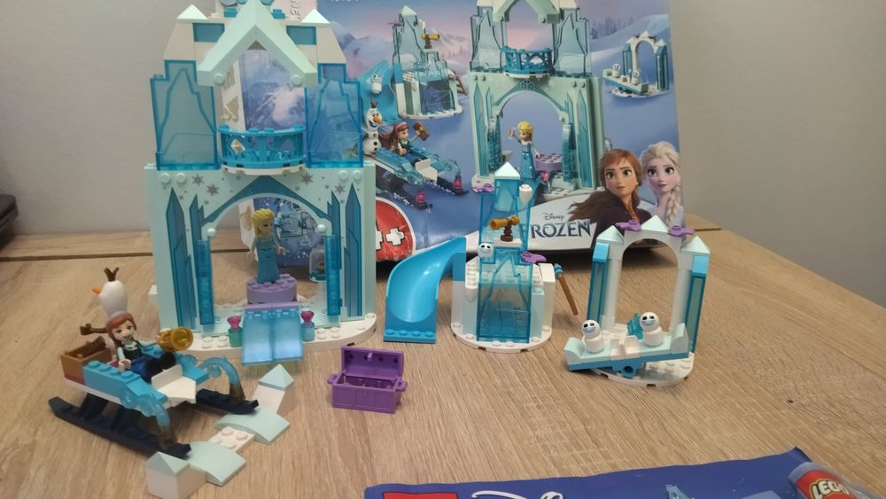Конструктор LEGO Disney Princess Зимняя сказка Анны и Эльзы ледяное се