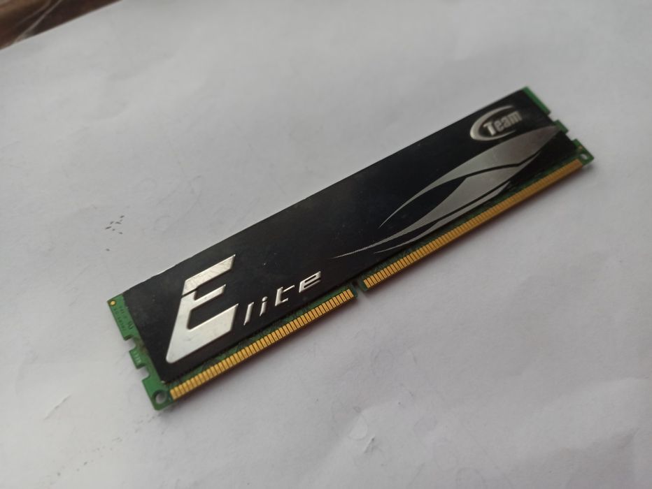 Оперативна пам'ять Team 2 GB  DDR 3 1333 для пк