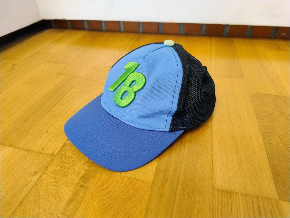 Czapka z daszkiem z siateczką chłopięca bejsbolówka na 6 lat