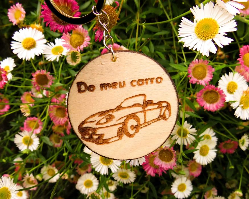 Lembranças em madeira- porta-chaves, ímans..