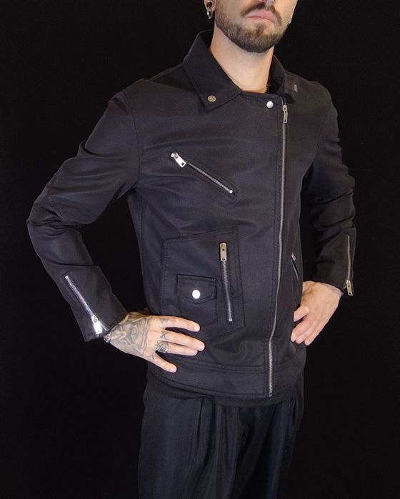 Casaco Curto Preto Estilo Biker / Biker Jacket – Impecável