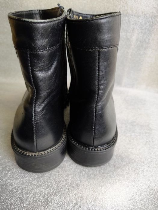 Мужские зимние кожаные сапоги.Размер 42.