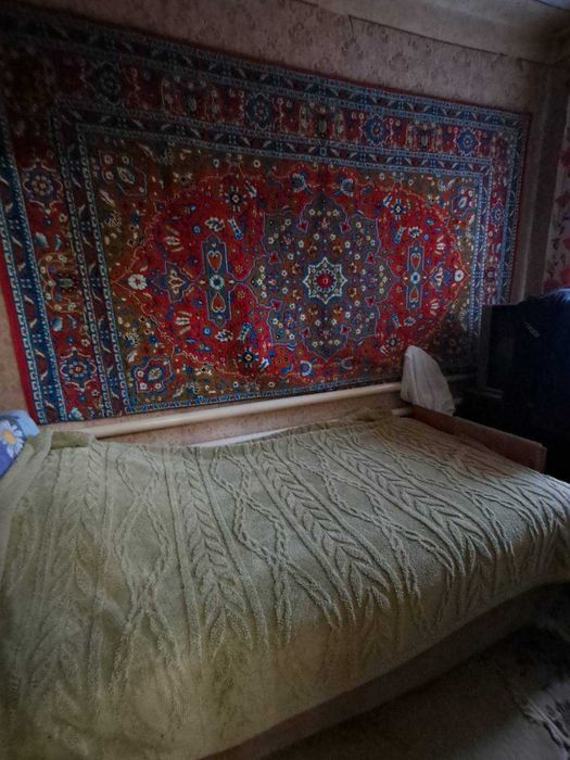 Продам 4-х комнатный дом, Земли 6  соток,  гараж. Победа-6