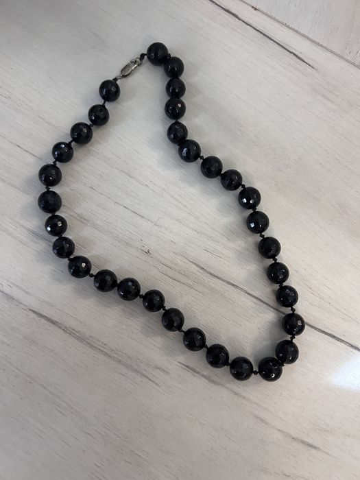 Бусы агата одеты раз