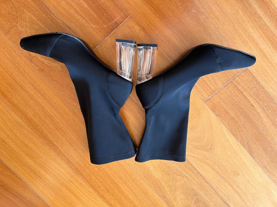Botas em lycra com salto transparente
