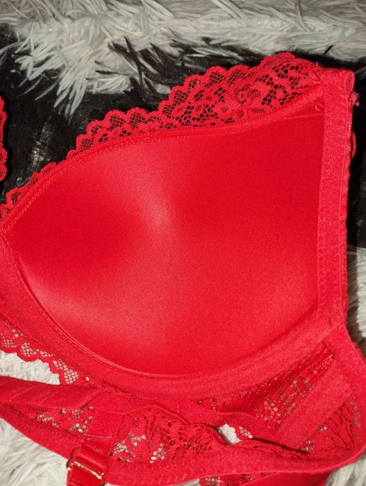 Ліфчик новий червоний