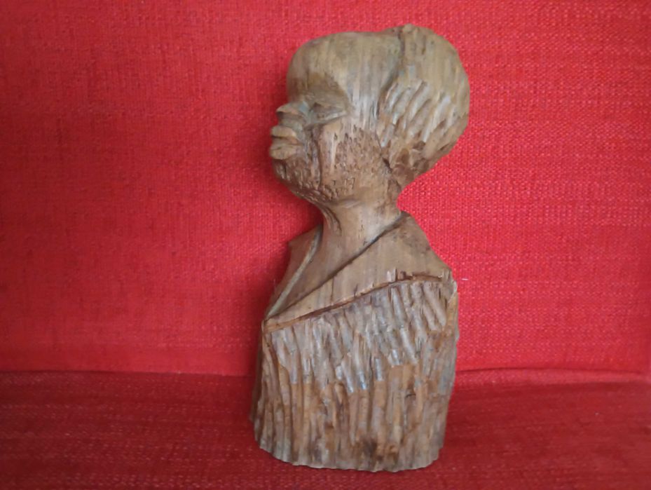 Busto africano em madeira africana tamanho grande 19cm