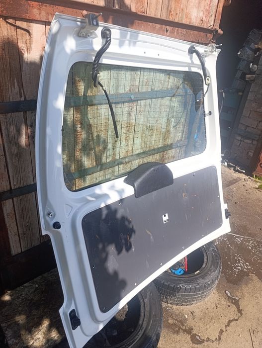 Кришка багажника Ляда Кляпа Volkswagen Caddy 3 2010-15р Кадди ІІІ комплектна