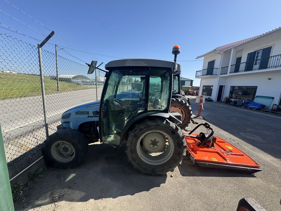 Landini Mistral 50  cabine com A/C,potencia 50 cv.