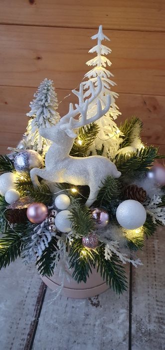 Stroik świąteczny na stół, renifer, róż, oświetlenie, Boże Narodzenie