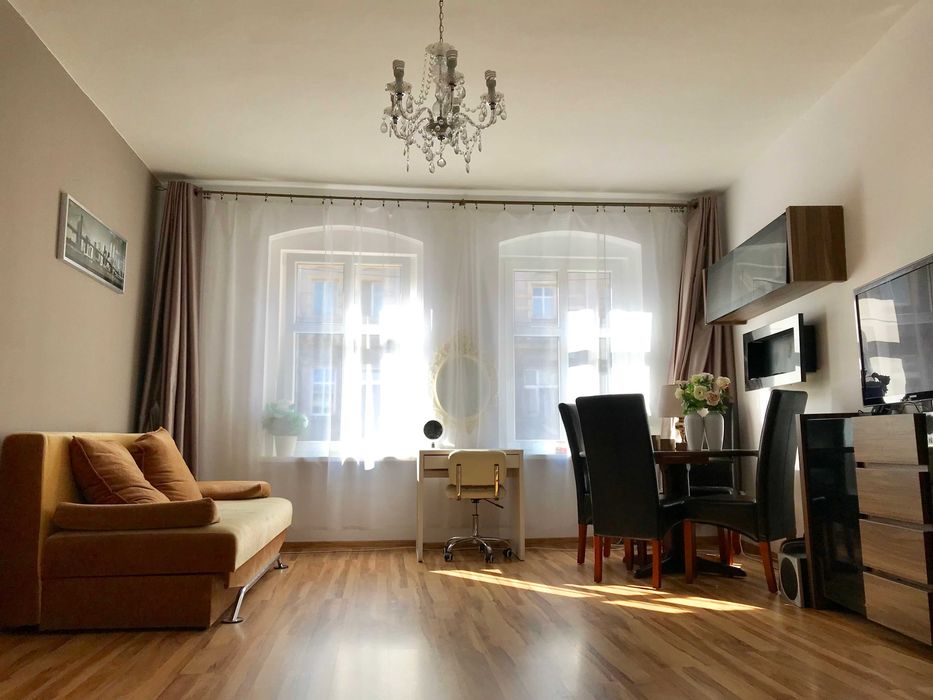 Wynajmę mieszkanie 2 pokojowe w samym centrum Bytomia - około 70 m2 dodatkowo biuro czynsz w cenie