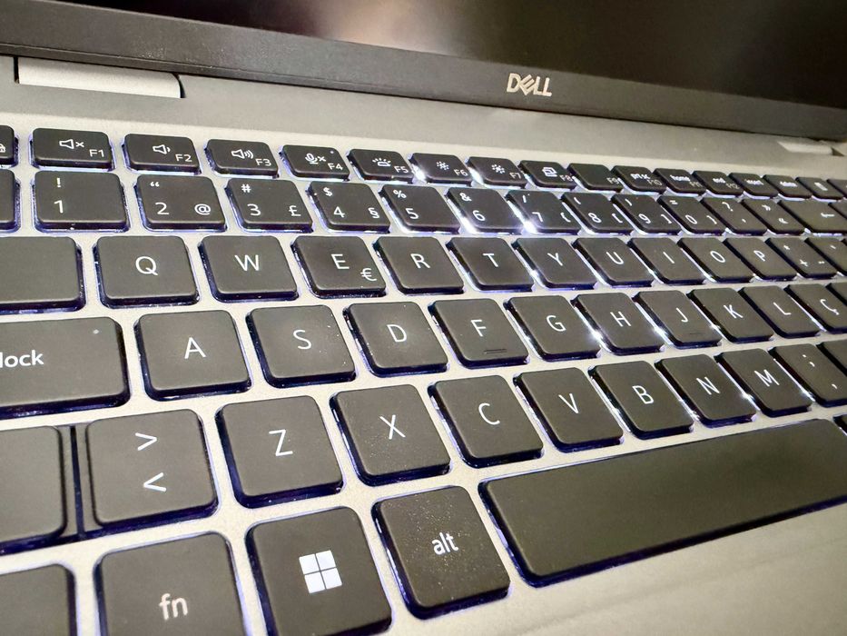 Dell Latitude 5540|15.6"FullHD|i5-1335u c/10Cores!|16b Ram|Ssd 512Gb|