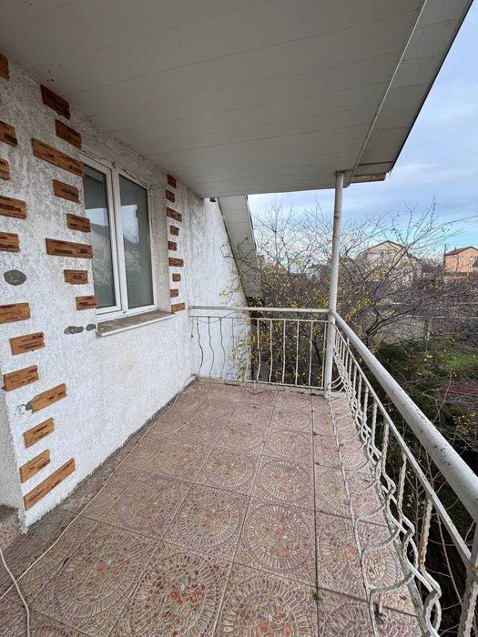 Гарний просторий будинок у передмісті Одеси