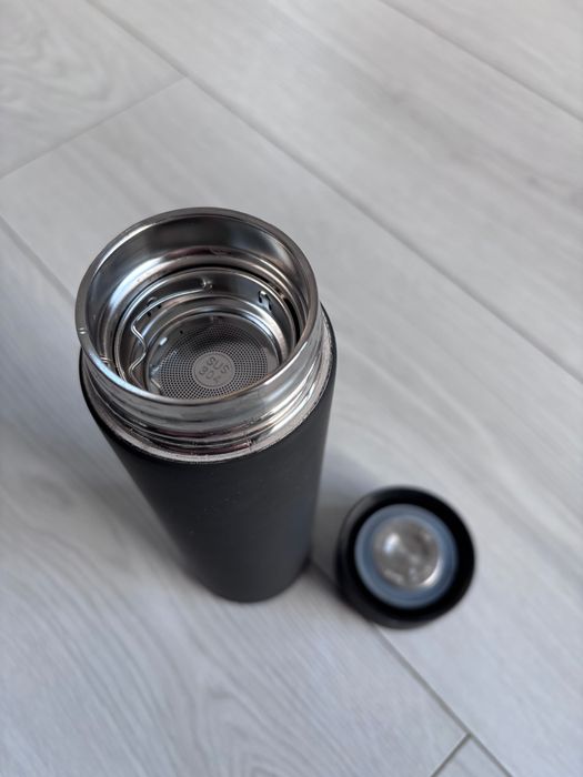 Kubek termiczny z termometrem