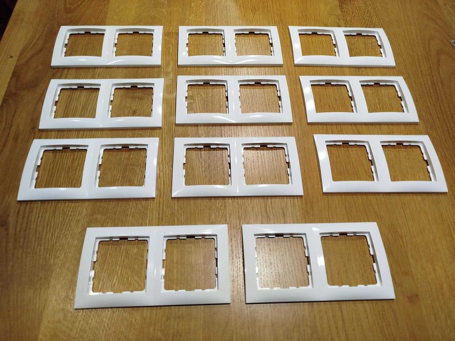 30x Ramka Berker Kwadrat – Biały Połysk