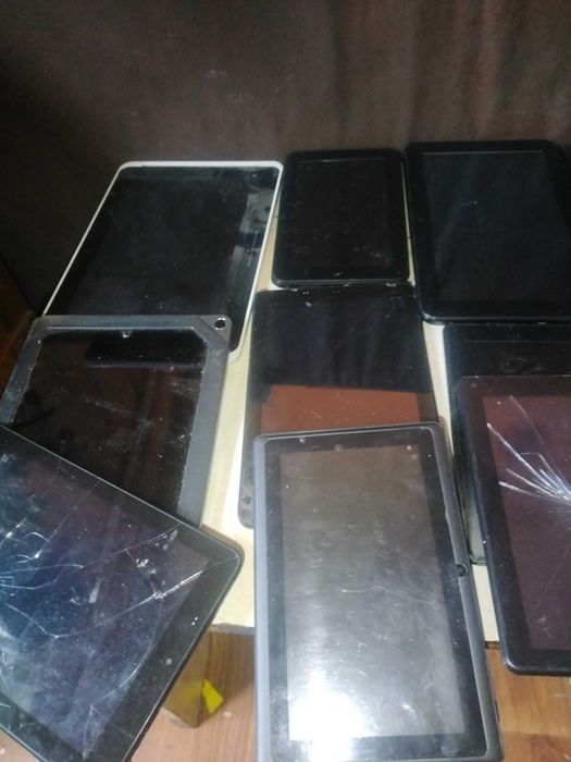 Лот планшетов планшетів 14 шт на запчастини або відновлення