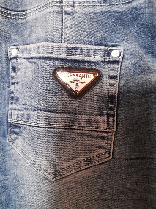 Damskie szare spodnie jeans