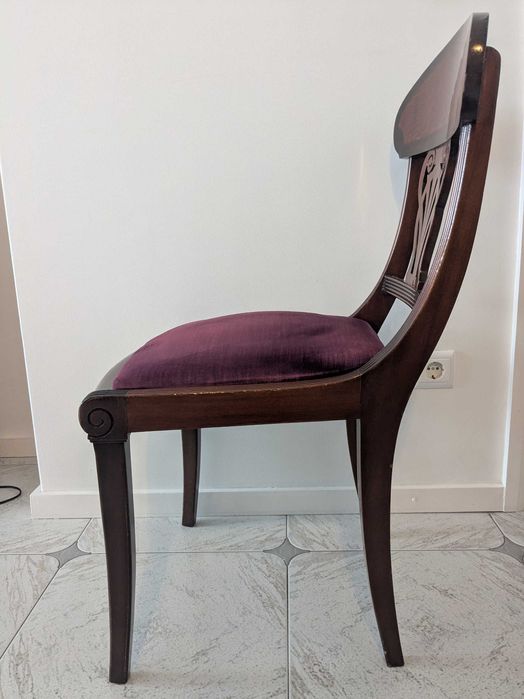 Conjunto de mesa e 8 cadeiras em madeira de cerejeira, estilo clássico