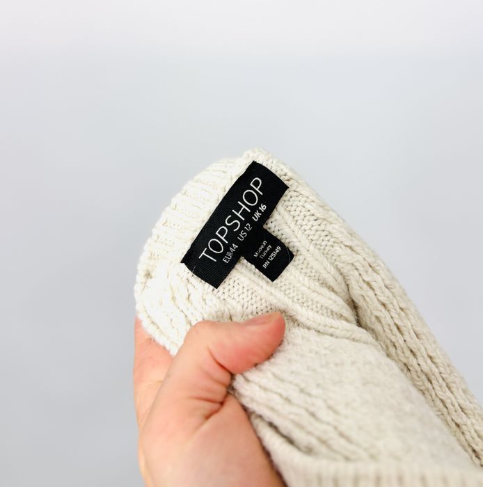 Ecru sweter z baskinką XXL 44