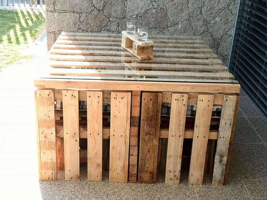 Mesa de jardim feita com paletas