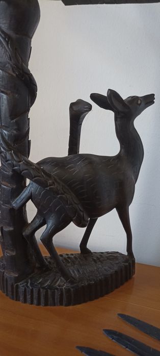 escultura em pau preto
